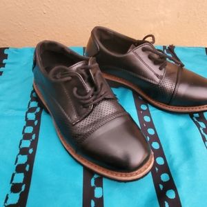 Boys Leather dress shoes EUC Size 12.5